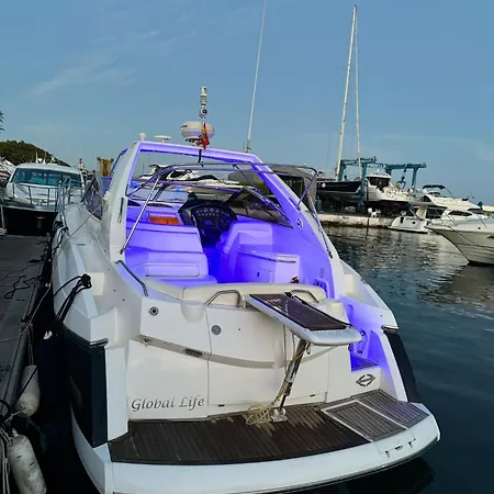 Front Edificio Mayoral Centro Ciudad Y Primera Linea Playa Muy Amplio Y Espacioso * Marbella