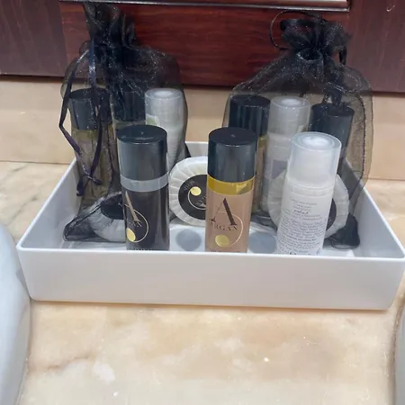 Front Edificio Mayoral Centro Ciudad Primera Linea Muy Espacioso Acceso Directo Playa Apartment Marbella