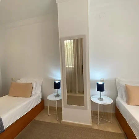 Front Edificio Mayoral Centro Ciudad Y Primera Linea Playa Muy Amplio Y Espacioso