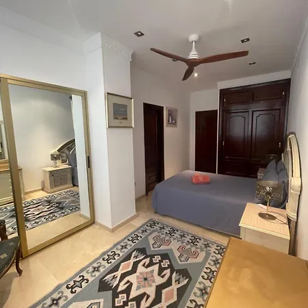 Front Edificio Mayoral Centro Ciudad Y Primera Linea Playa Muy Amplio Y Espacioso *